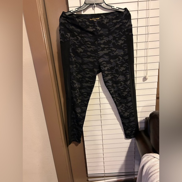 Marissa Olivia High-Waisted leggings - Picture 5 of 6